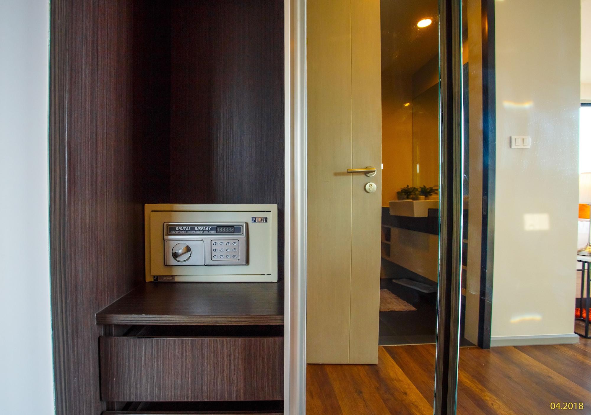 6Th Avenue Surin Beach Ngoại thất bức ảnh